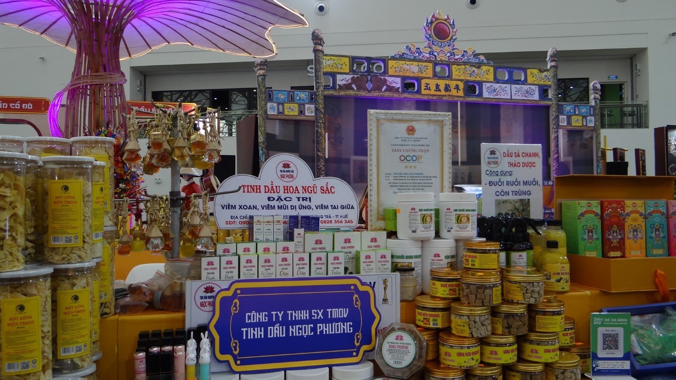 Hương liệu thiên nhiên từ xứ Huế: Sản phẩm tinh dầu Ngọc Phương