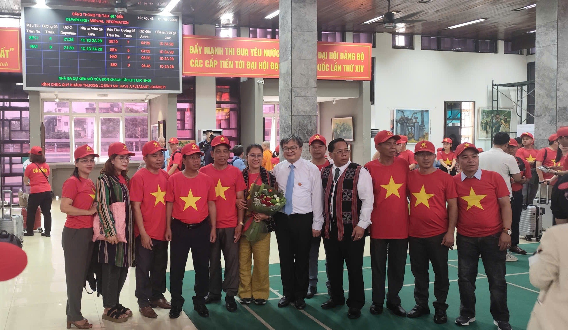 Hà Nội trọng thị đón các đoàn đại biểu về dự kỷ niệm 80 năm Quốc khánh 2/9