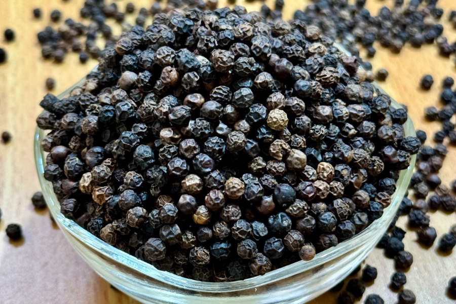 Giá tiêu hôm nay 10/11/2025: Hồ tiêu ở mức cao