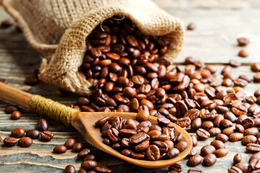 Giá cà phê hôm nay 2/12/2025: Hai sàn cùng giảm, robusta “bốc hơi” gần 100 USD/tấn