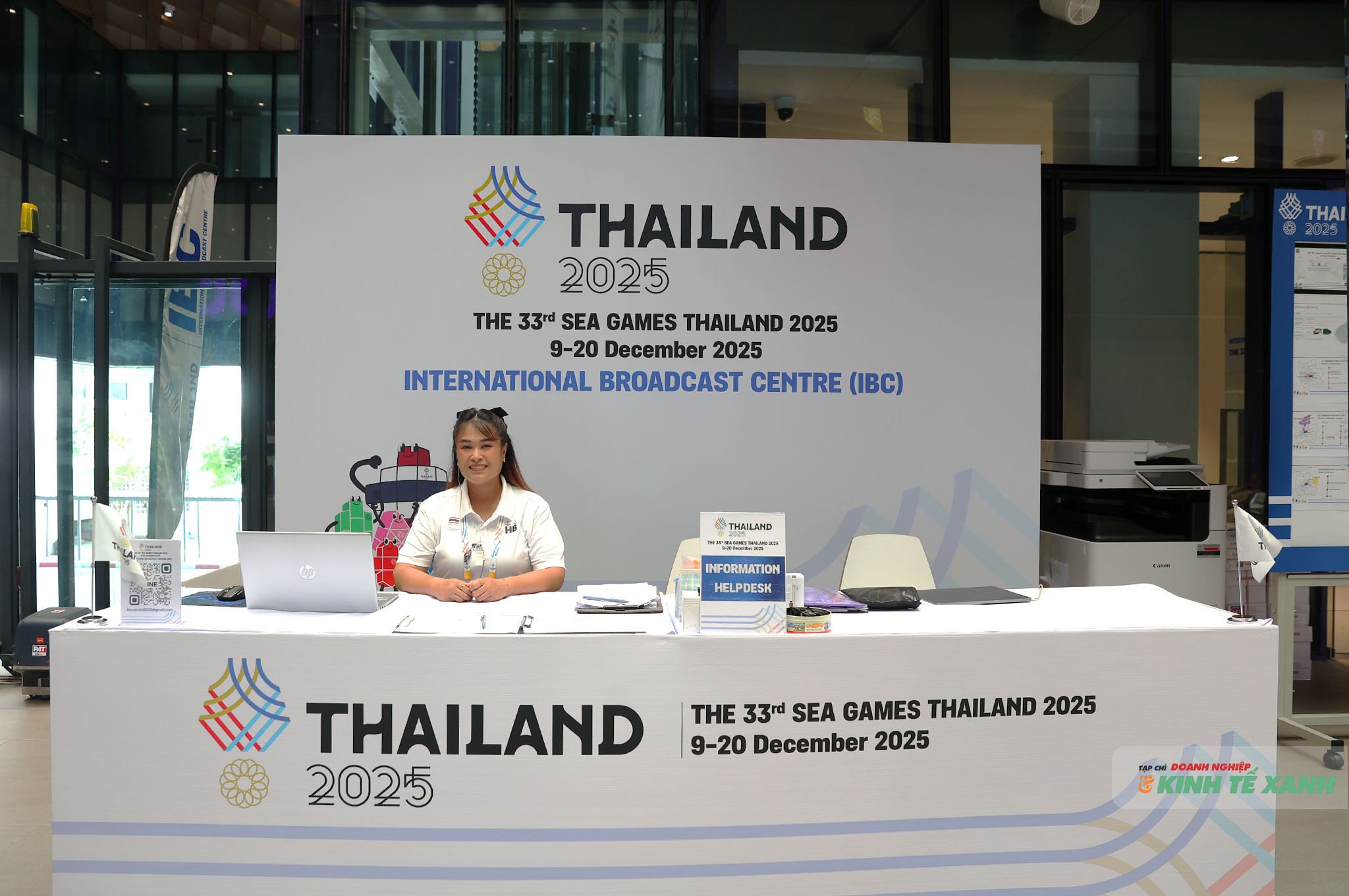 Khu vực tiếp đón và hướng dẫn phóng viên tại IBC được bố trí khoa học, hỗ trợ các đoàn báo chí nhanh chóng làm thủ tục và bắt đầu tác nghiệp.