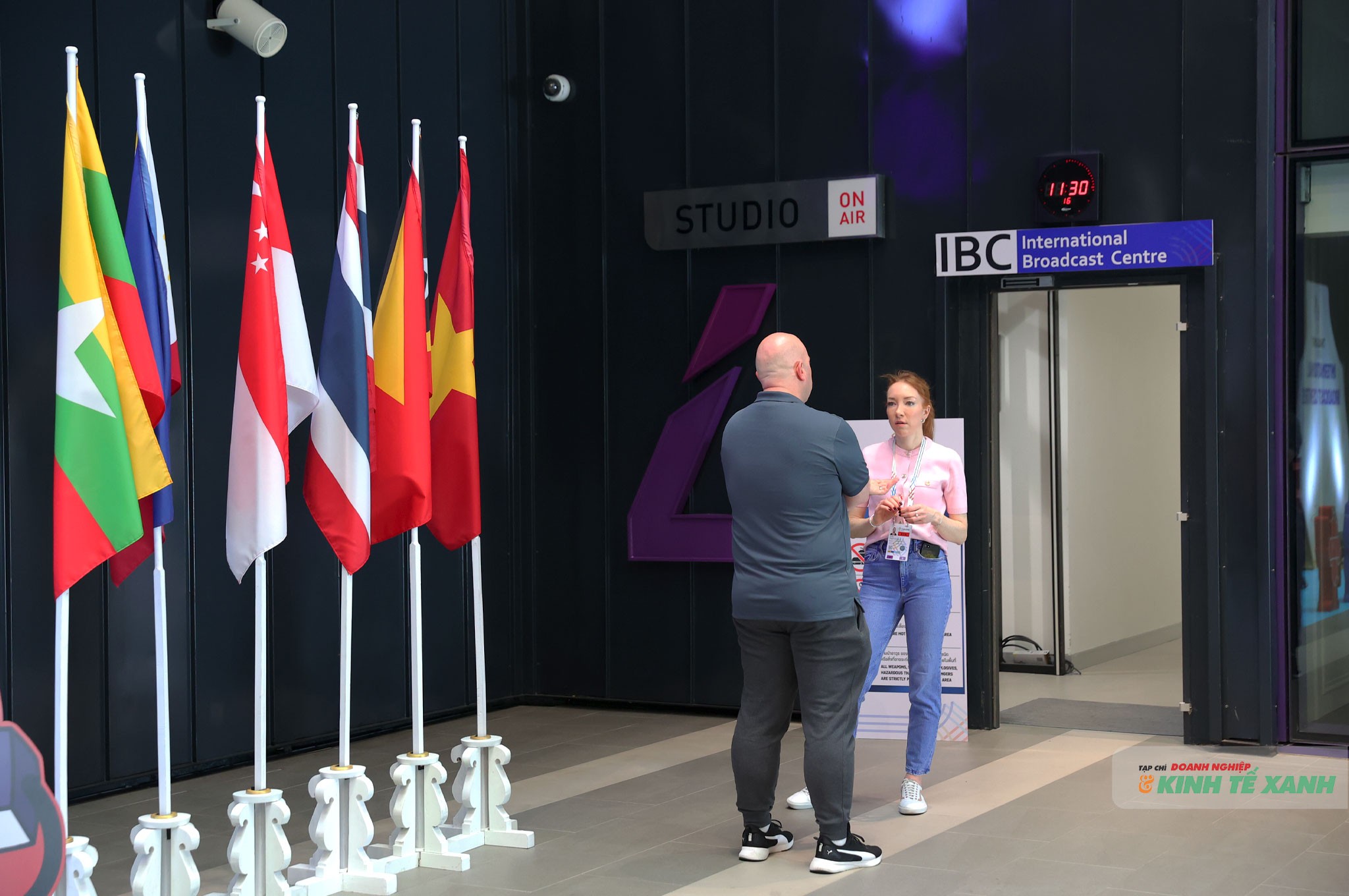 Các ê-kíp truyền hình có mặt tại IBC sẵn sàng tác nghiệp, truyền phát tín hiệu SEA Games 33 đến khán giả một cách nhanh chóng, ổn định và liên tục