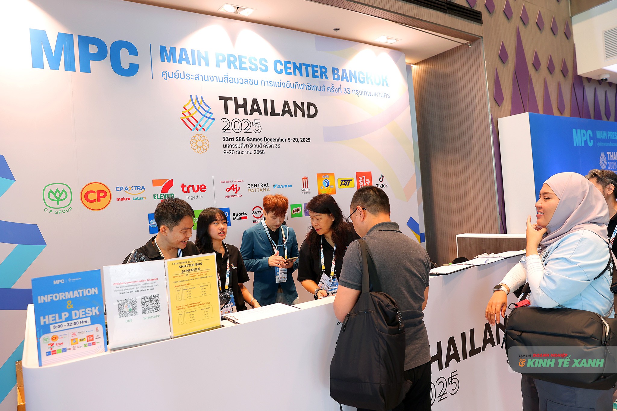 Khu vực tiếp đón và phát thẻ tác nghiệp SEA Games 33 cho phóng viên thể thao quốc tế