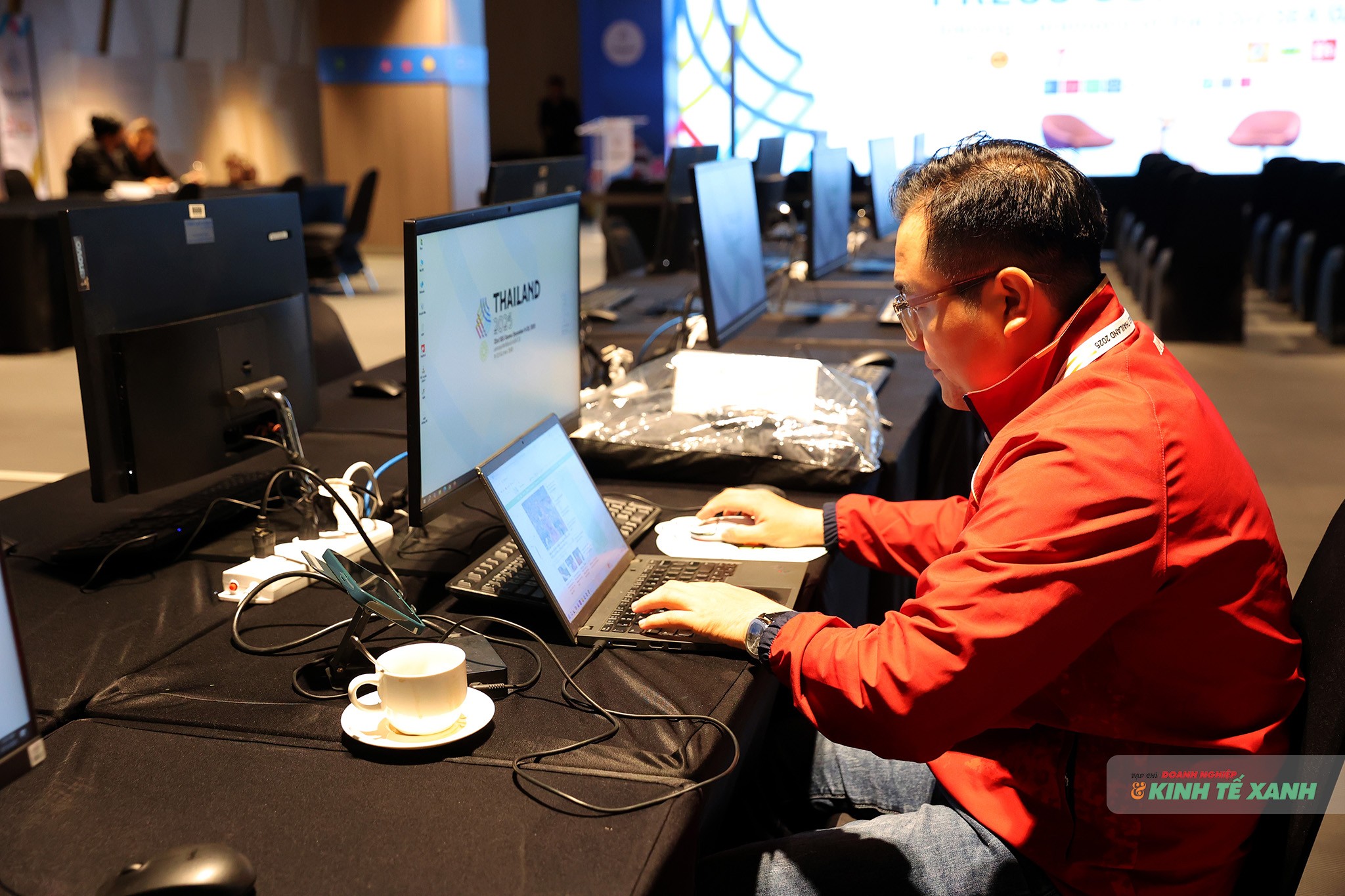 Một phóng viên Việt Nam tác nghiệp trực tiếp tại MPC