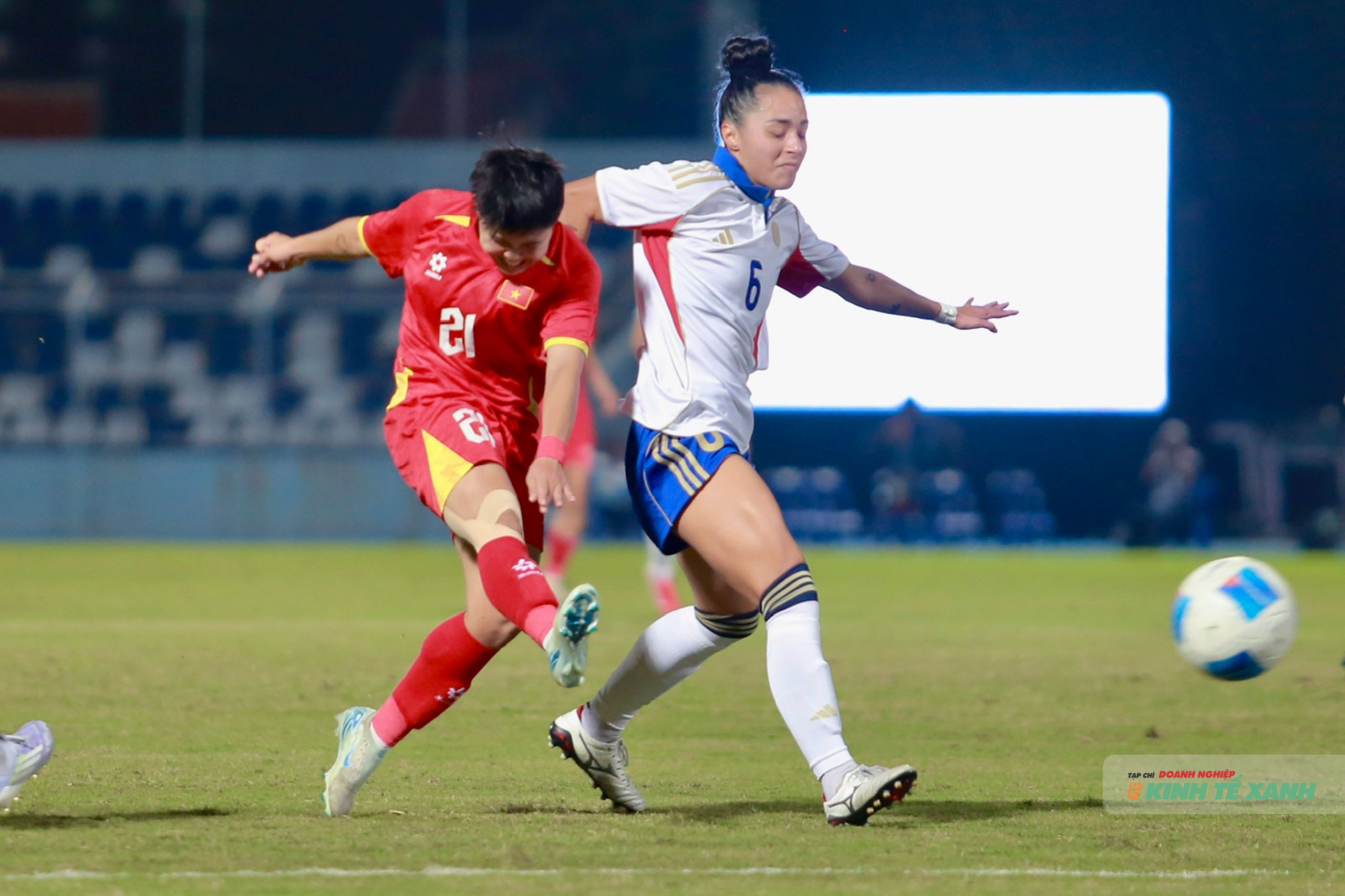 Nỗ lực tấn công song đội nữ Việt Nam không thể chuyển hóa những cơ hội thành bàn thắng.