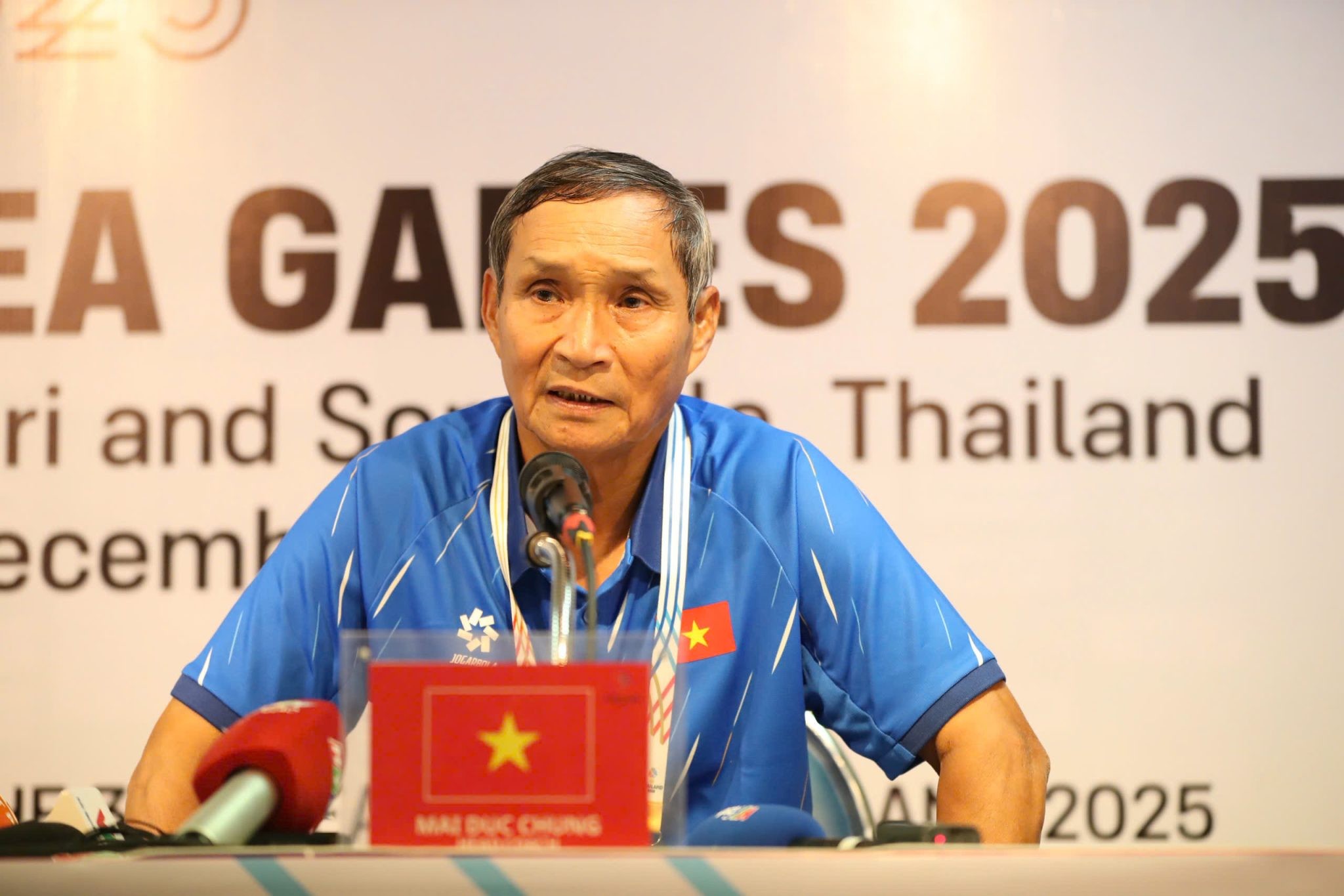 HLV Mai Đức Chung tiếc nuối khi đội tuyển nữ Việt Nam thua Philippines ở phút bù giờ