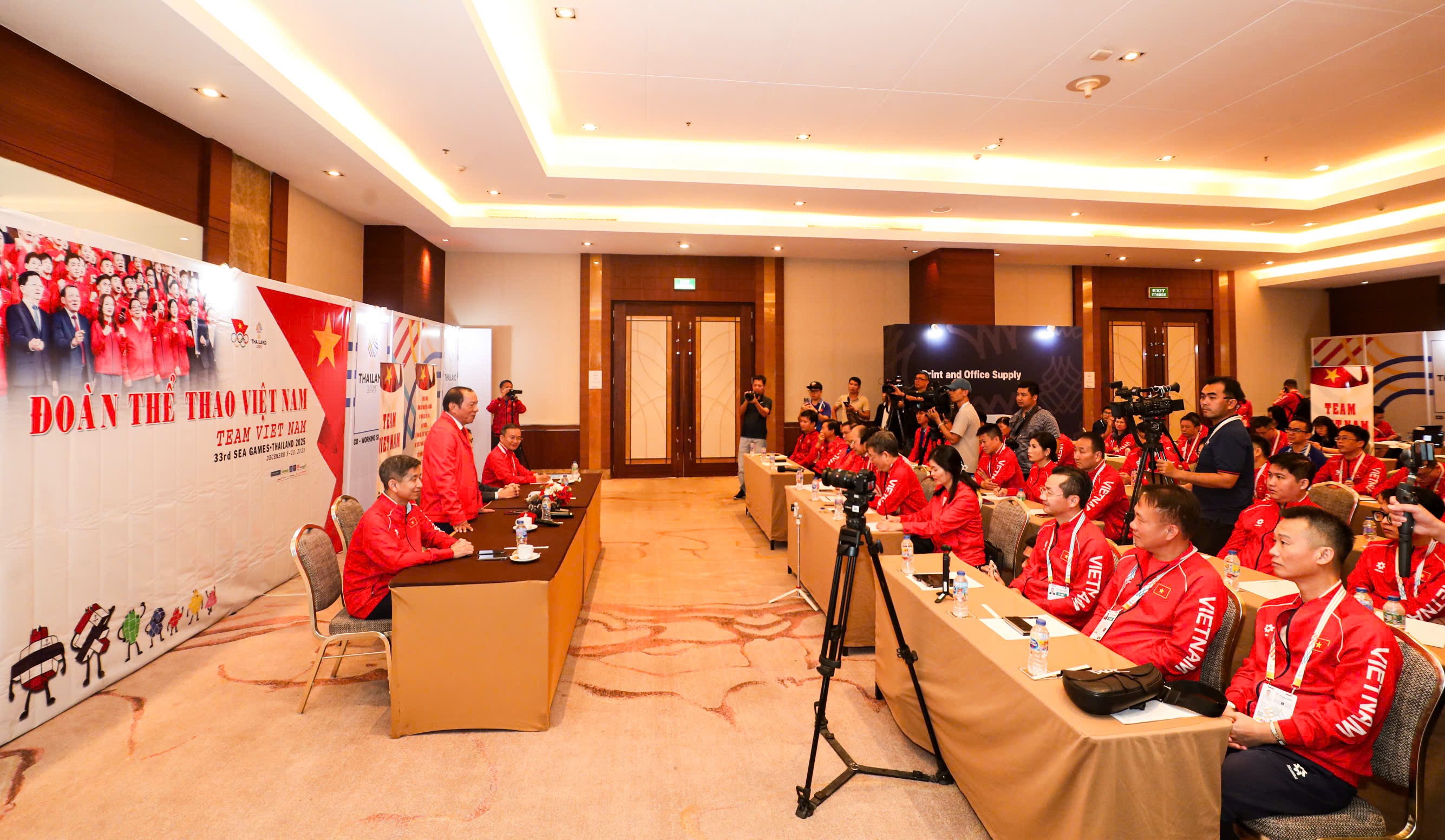 Toàn cảnh buổi gặp mặt, động viên Đoàn Thể thao Việt Nam đang tranh tài tại SEA Games 33 của Bộ trưởng Nguyễn Văn Hùng.