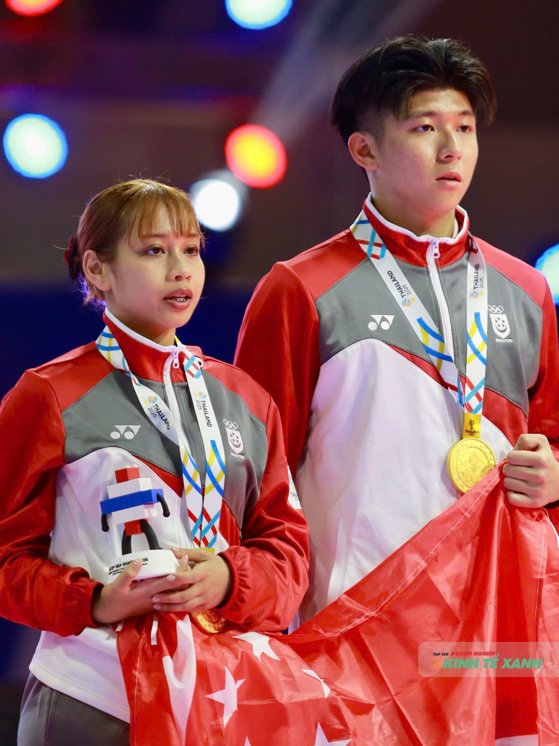 Đội vận động viên tới từ Singapore giành huy chương vàng nội dung quyền biểu diễn đôi nam nữ tiêu chuẩn.