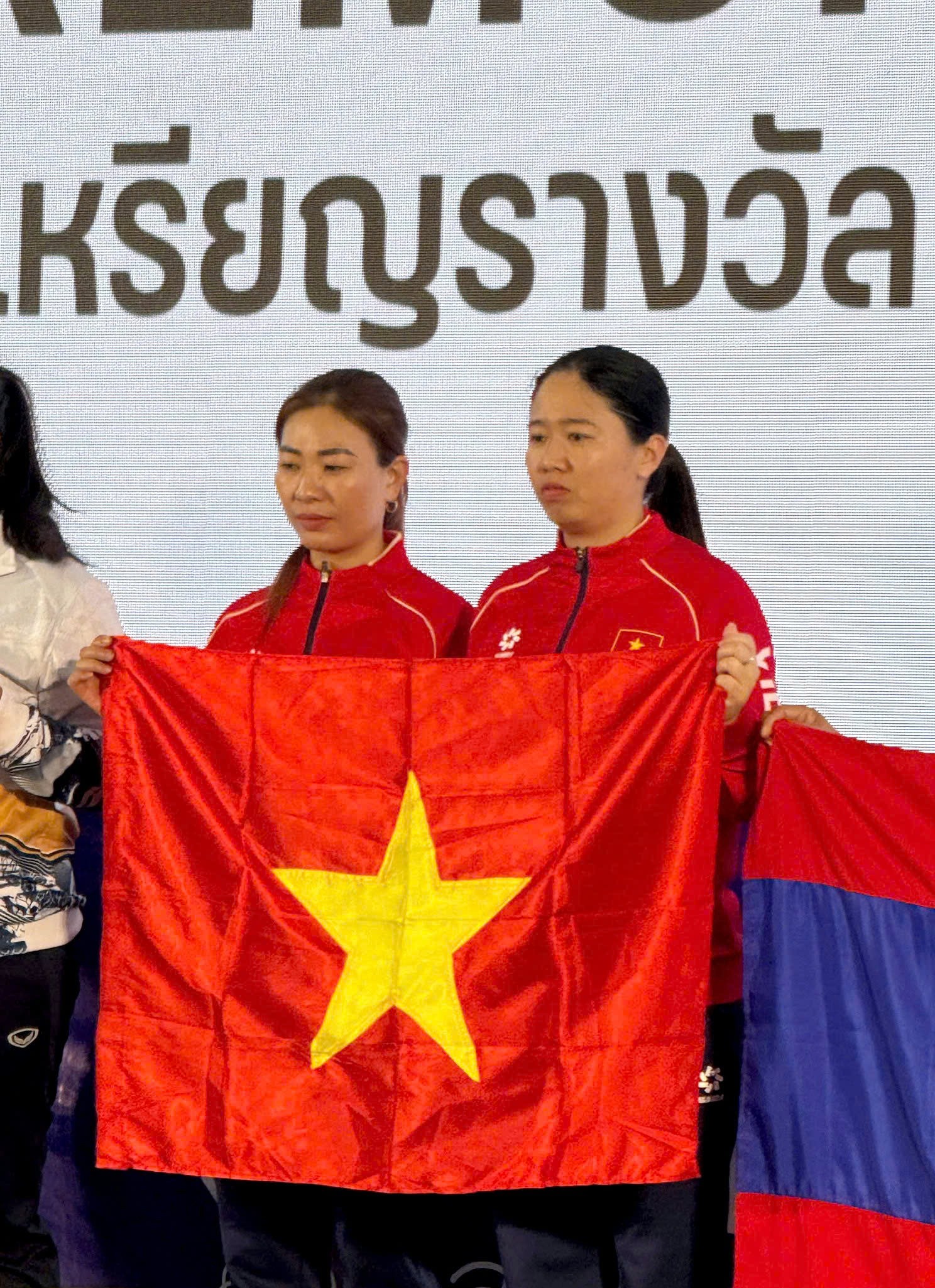 Nguyễn Thị Thy và Nguyễn Thị Thúy Kiều giành huy chương vàng ở nội dung đôi nữ.