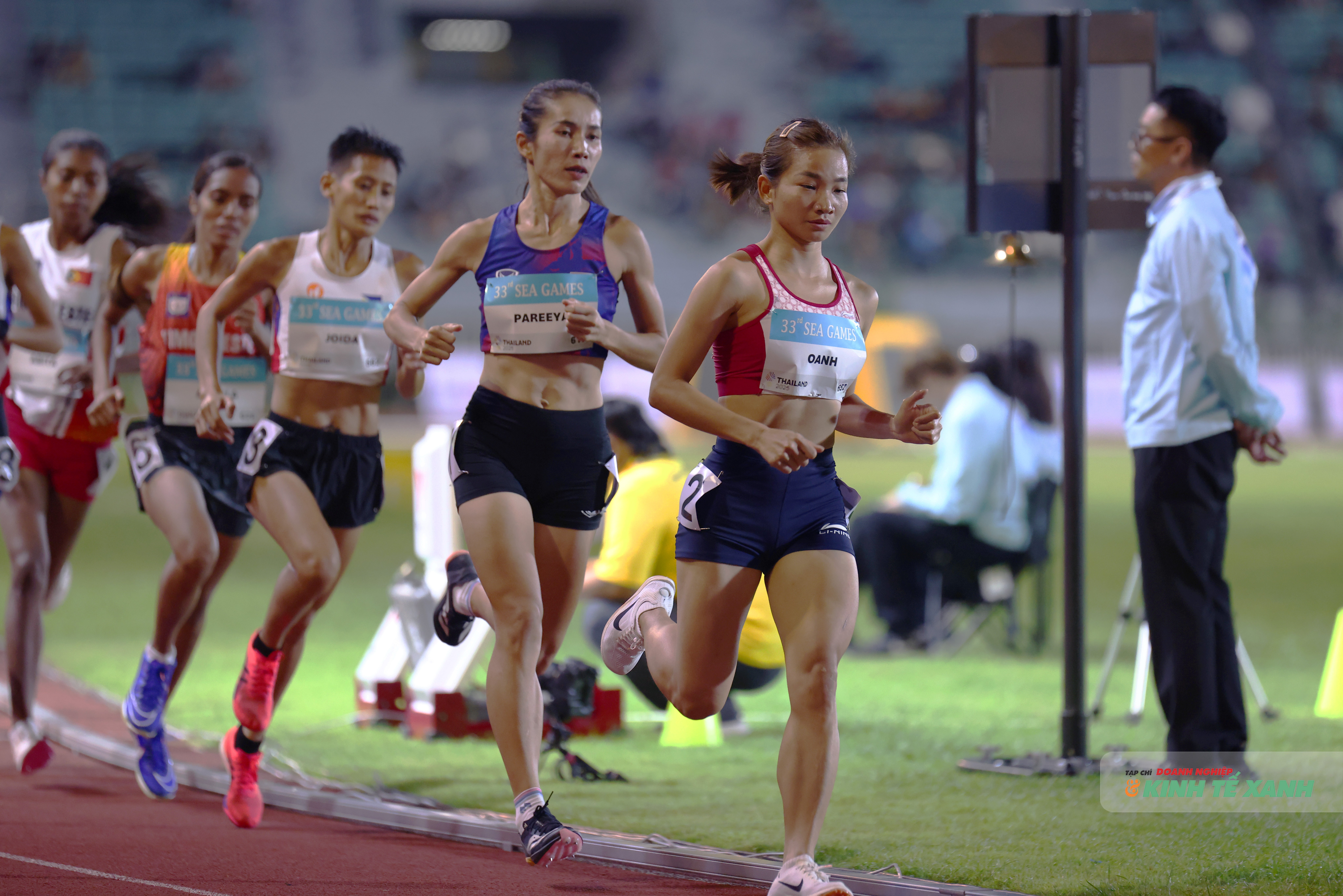 Nguyễn Thị Oanh duy trì tốc độ ổn định trước khi bứt phá về đích.