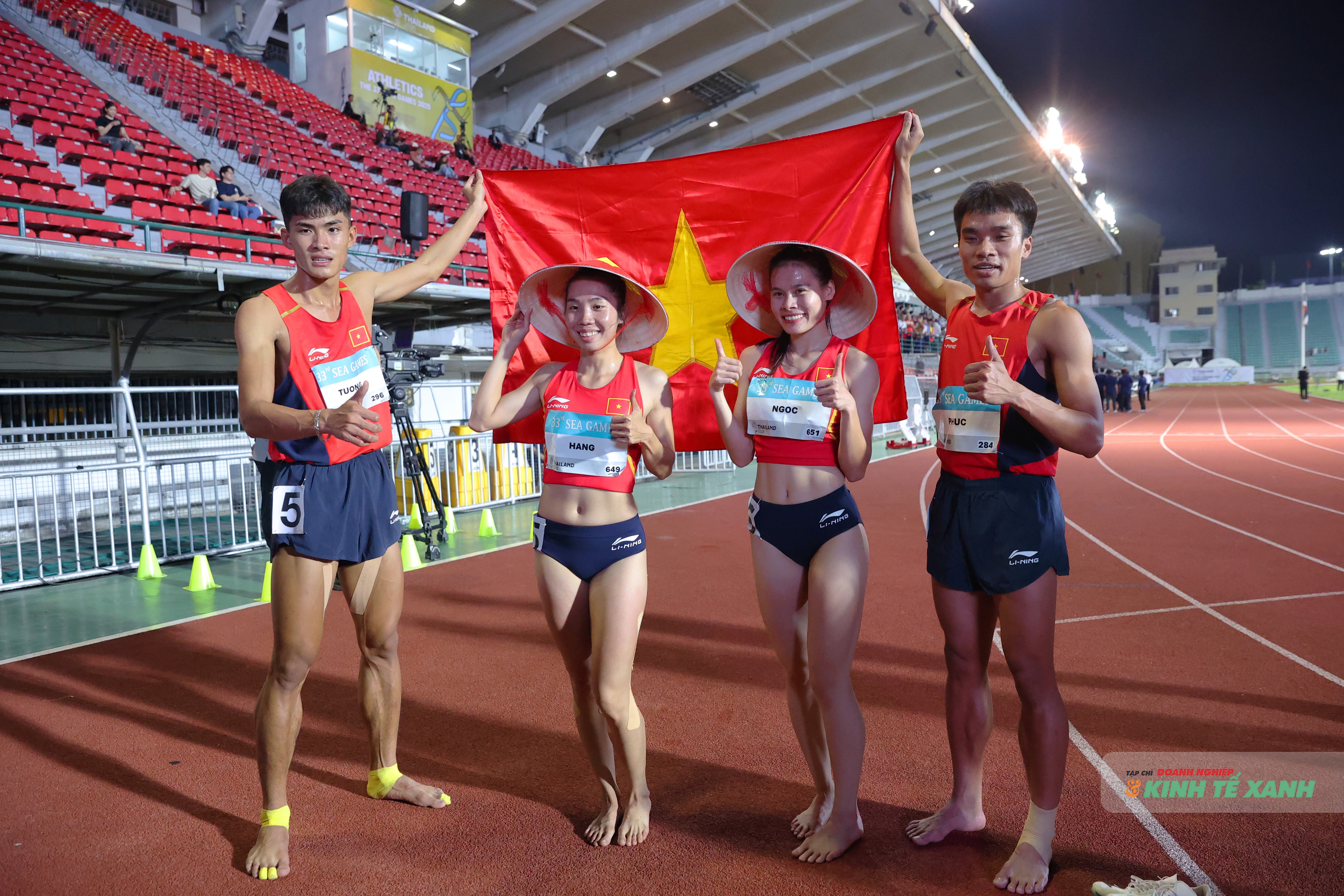 Hoàng Thị Minh Hạnh, Lê Ngọc Phúc, Nguyễn Thị Hằng, Nguyễn Thị Ngọc, Tạ Ngọc Tưởng và Vũ Ngọc Khánh đem về tấm huy chương vàng thứ 2 cho điền kinh Việt Nam trong ngày thi đấu 13/12.