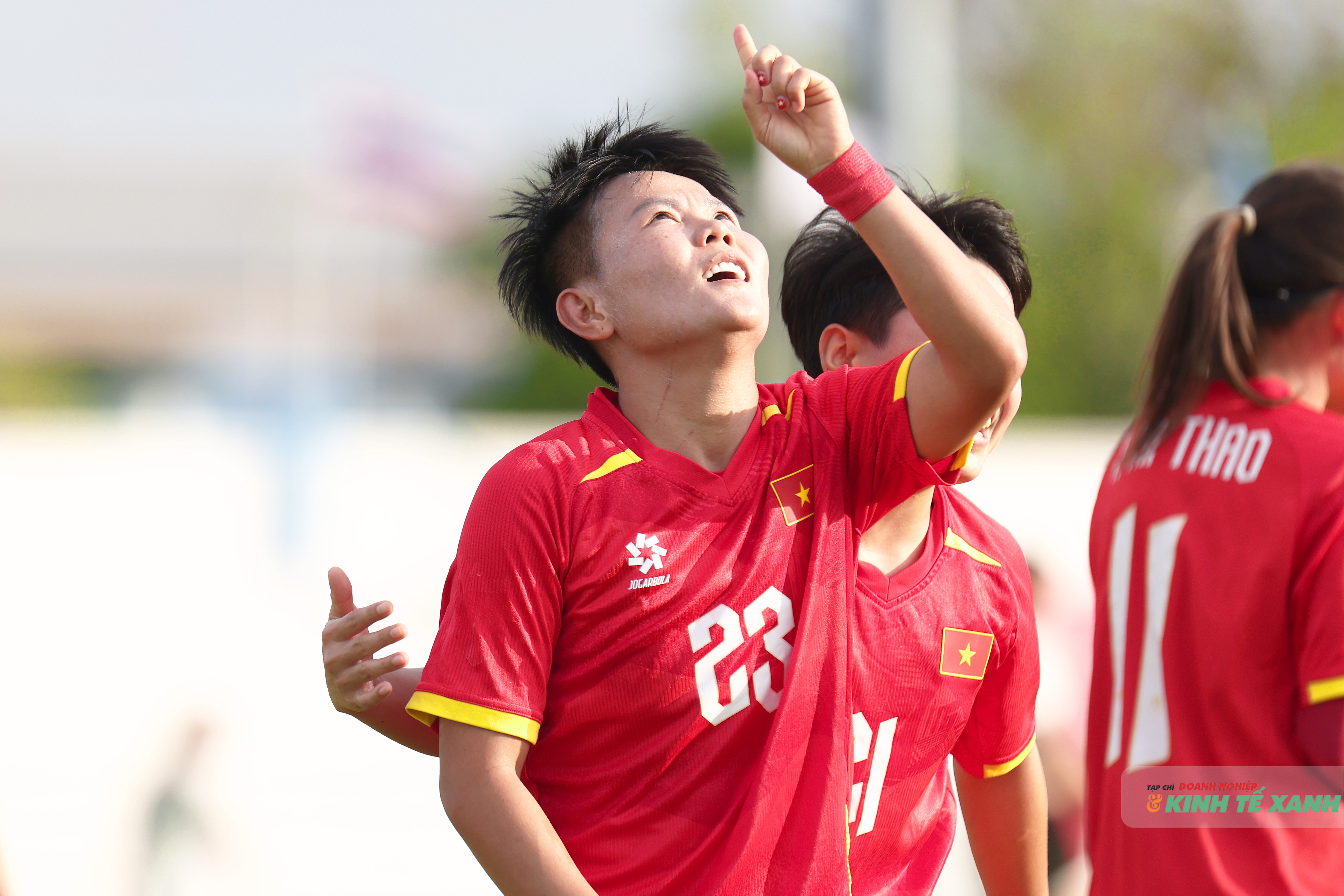 Bích Thùy cùng các đồng đội thể hiện sức mạnh của ứng cử viên hàng đầu cho tấm huy chương vàng tại SEA Games 33.