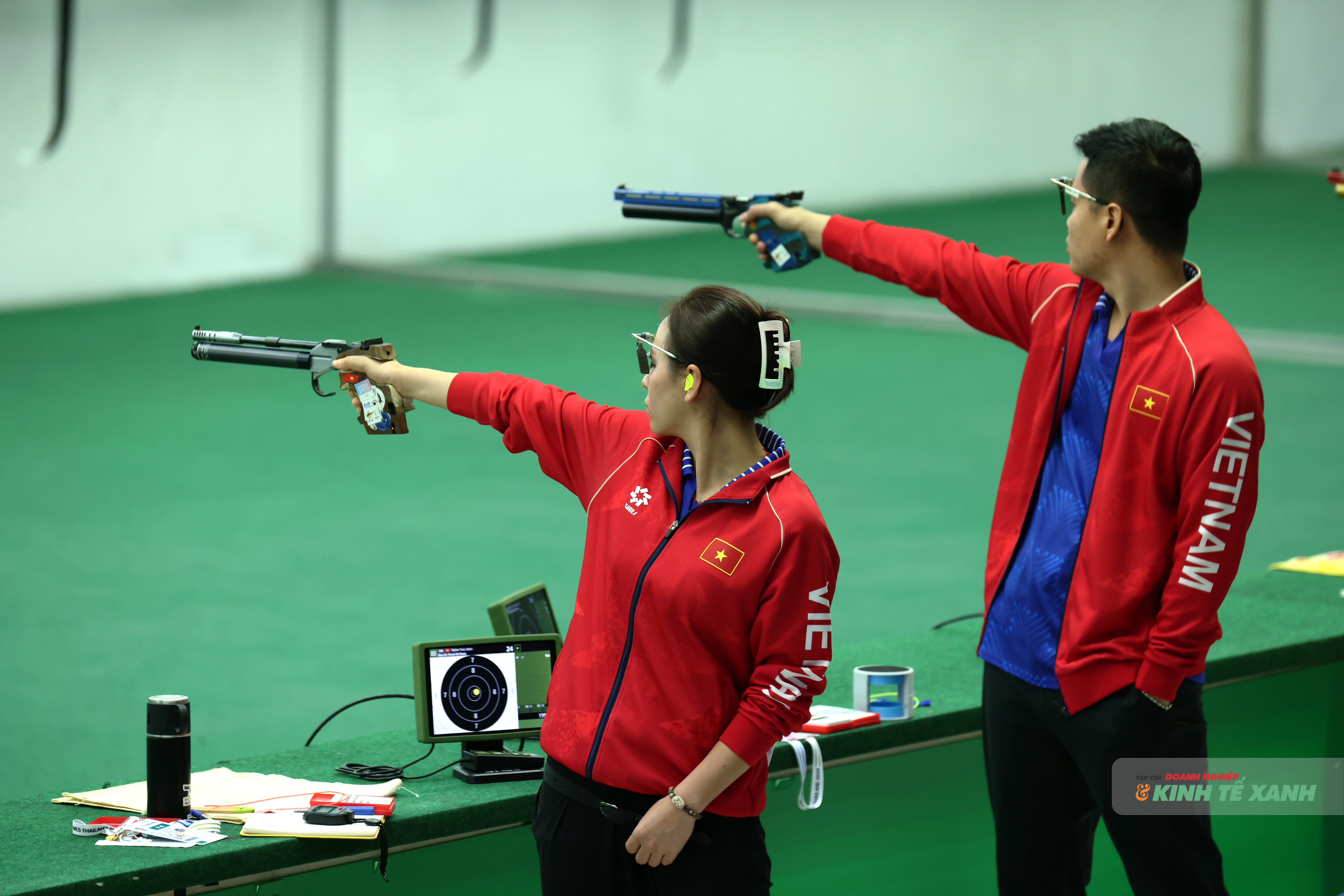 Trịnh Thu Vinh và Phạm Quang Huy thất bại trong trận tranh huy chương vàng.