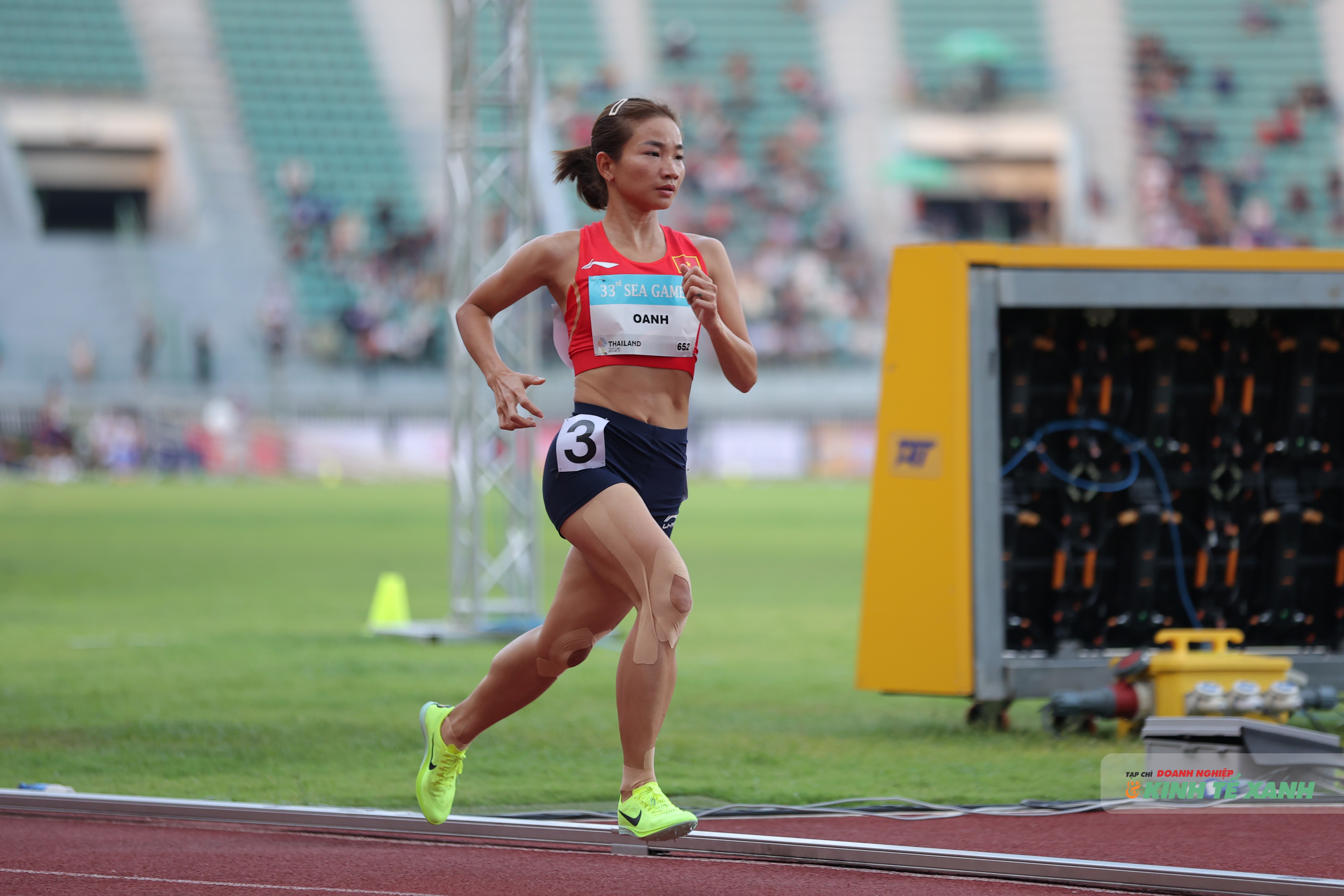 Nguyễn Thị Oanh thể hiện sức mạnh vượt trội ở nội dung 3000m vượt chướng ngại vật nữ.