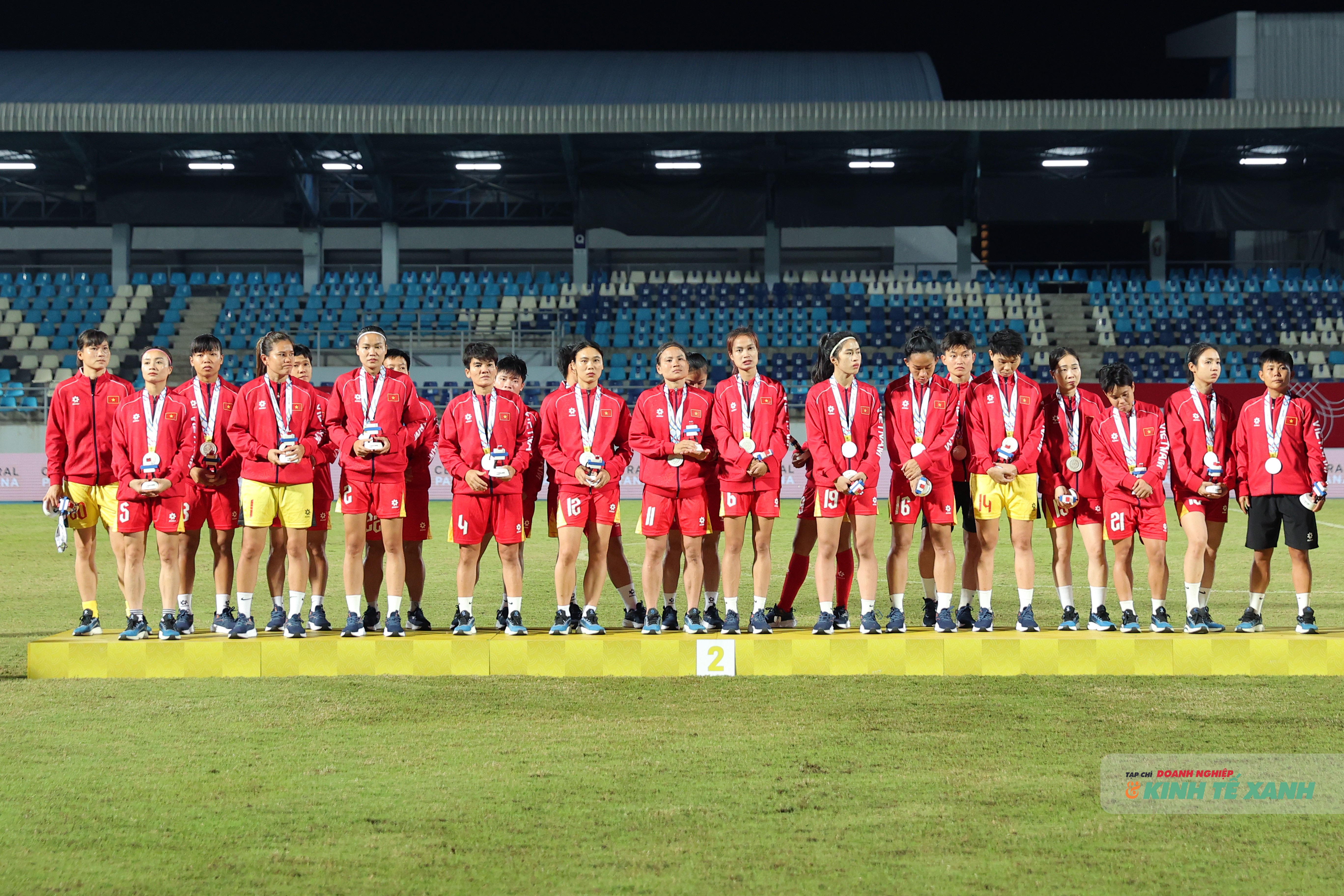 Đoàn quân của HLV Mai Đức Chung tiếc nuối khi không thể bảo vệ ngôi hậu tại SEA Games.