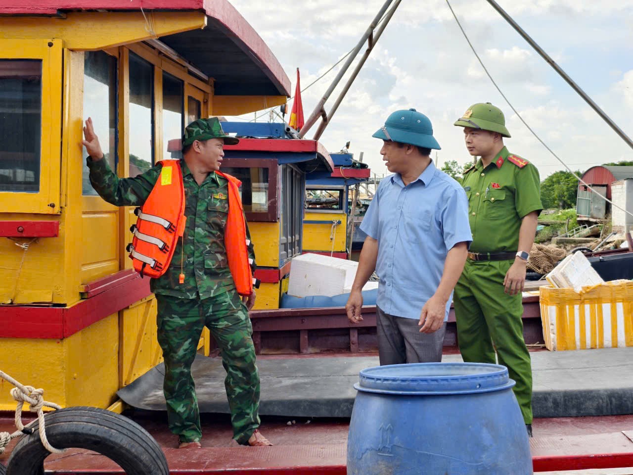 Thanh Hóa khẩn trương di dời 6.460 nhân khẩu, ứng phó bão số 10