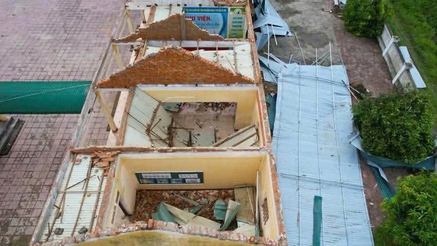 Hà Tĩnh: Ưu tiên khắc phục nhà dân, cơ sở giáo dục hư hại do bão số 5