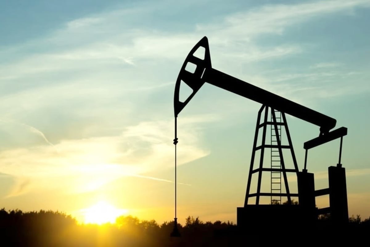 Giá xăng dầu hôm nay 10/11: Cập nhật chi tiết giá thế giới và trong nước