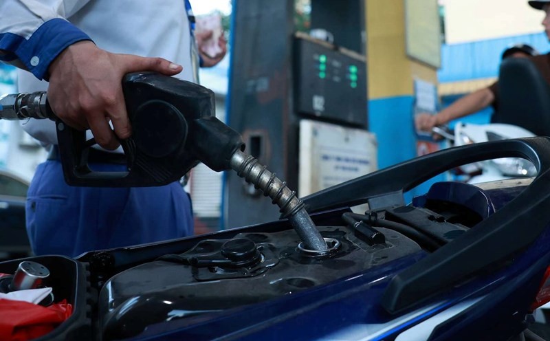 Giá xăng dầu hôm nay 21/11: Cập nhật giá xăng dầu thế giới và trong nước